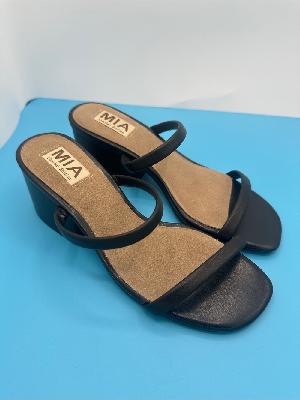NEW! MIA limited edition - Isabelis women’s size 6 black strapy block heel. NWOT